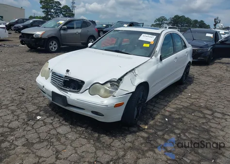 2001 Mercedes-Benz C 240 z USA, uszkodzony, nr VIN WDBRF61J61F082443